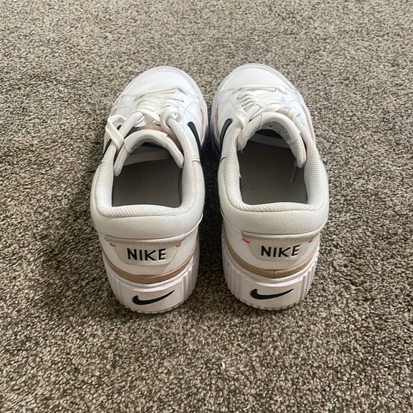 Women’s size 9 1/2 Nike platform blazers - Picture 4 of 4